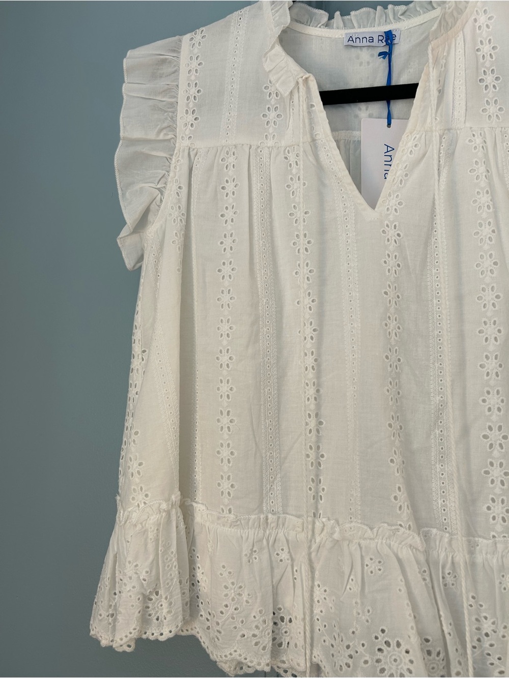 NWT Anna Rae Ruffle Eyelet Blouse in White - Picture 4 of 8